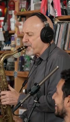 The sax solo at 12–13 s